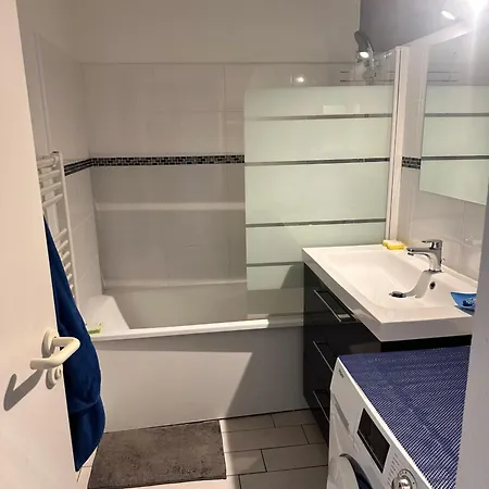 Calme Chez L'habitant בית אירוח